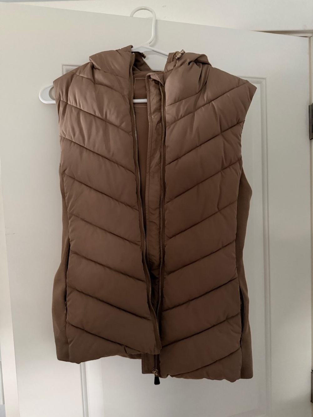 Zara Hooded Quilted Sleeveless Vest in Brown